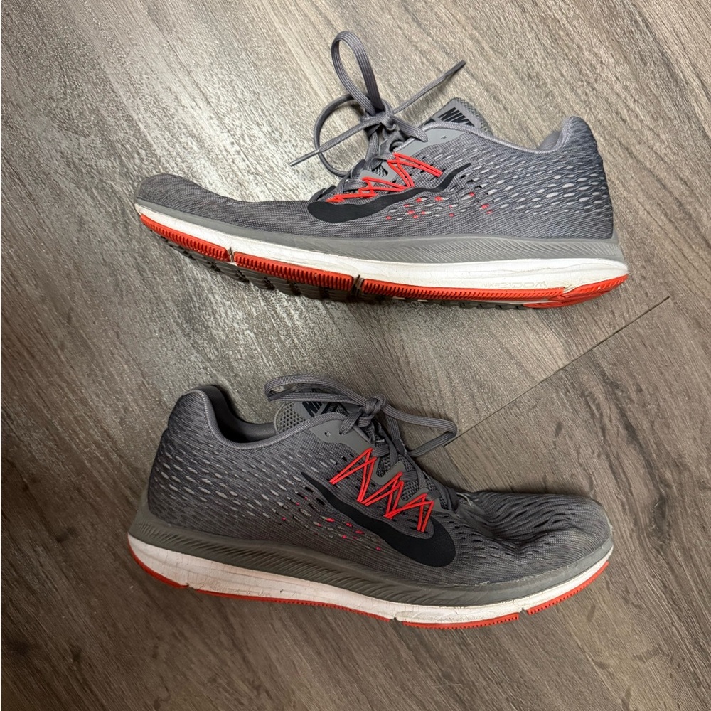 Nike Air Zoom Winflo 5 men's running shoes size 9.5 Athletic